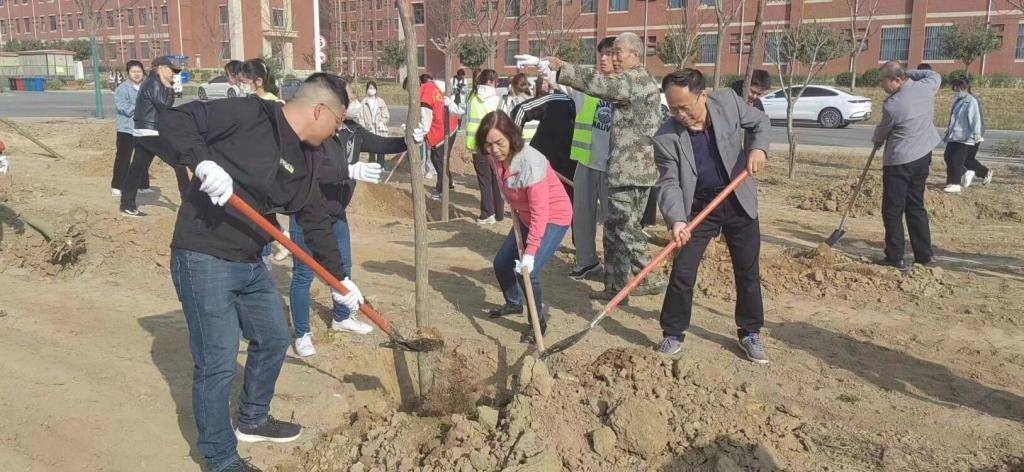 樱花学校苹果版中文:渭南师范学院学校启动2023年春季校园义务植树活动-第8张图片-太平洋在线下载